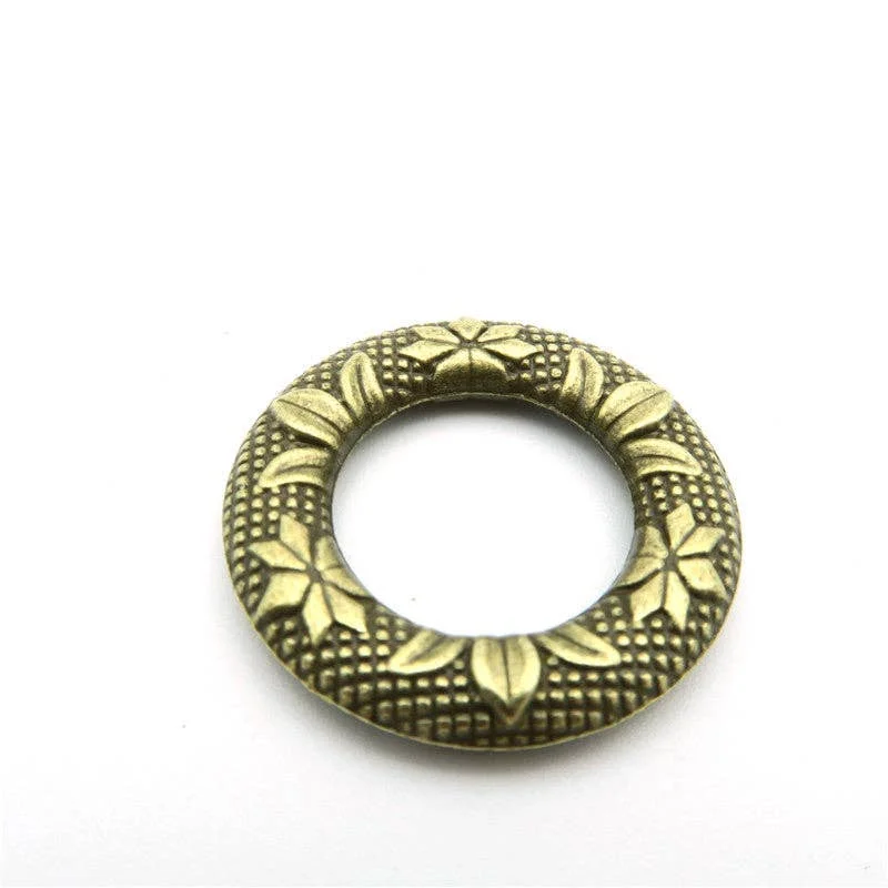 Dainty And Elegant Jewelry Now At Reduced Prices 10 Pcs Antique Brass small  Round Flowers pendant  jewelry supplies jewelry finding D-3-36