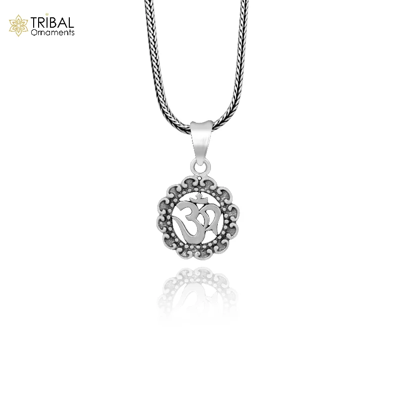 Grab Exquisite Jewelry At The Lowest Prices Modern trendy stylish 925 sterling silver handmade OM 'AUM' pendant, amazing stylish unisex pendant locket personalized jewelry ssp459